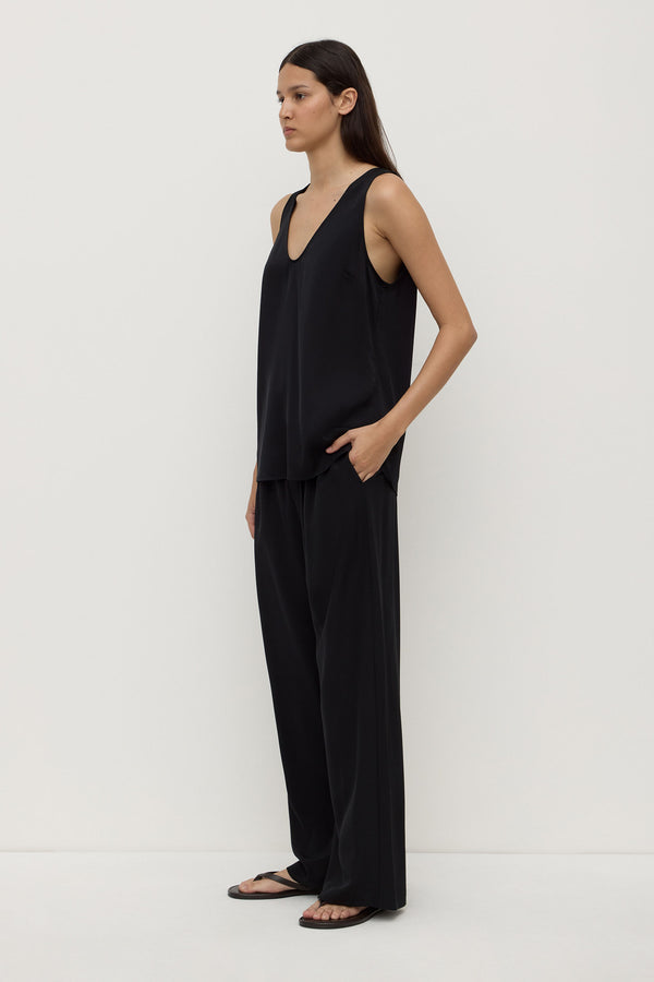 Amaris_Silk_Tank_Black_2383