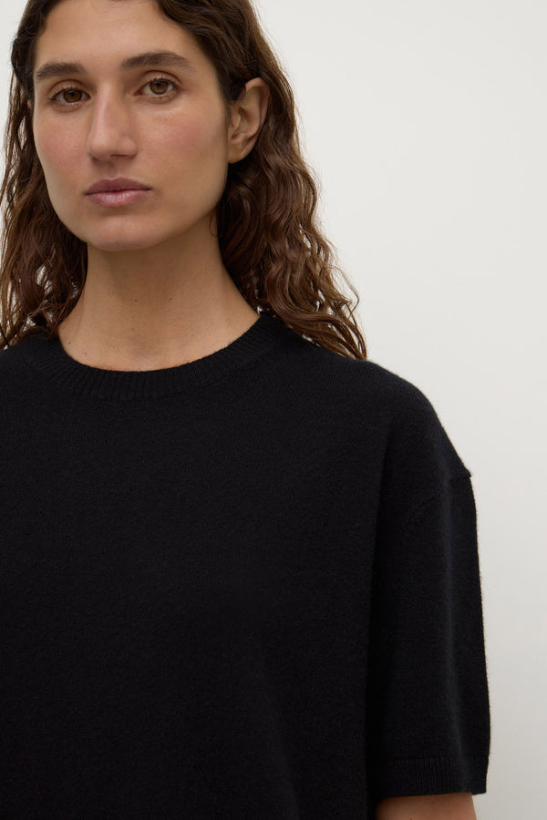 Bea_Cashmere_Short_Sleeve_Tee_Black_2546