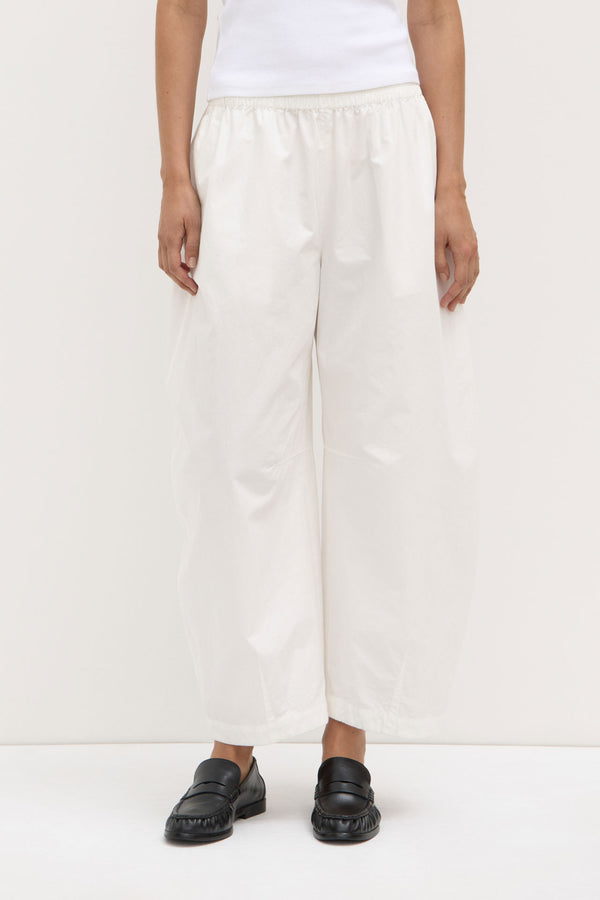 Lola_Barrel_Pant_White_1475jpeg