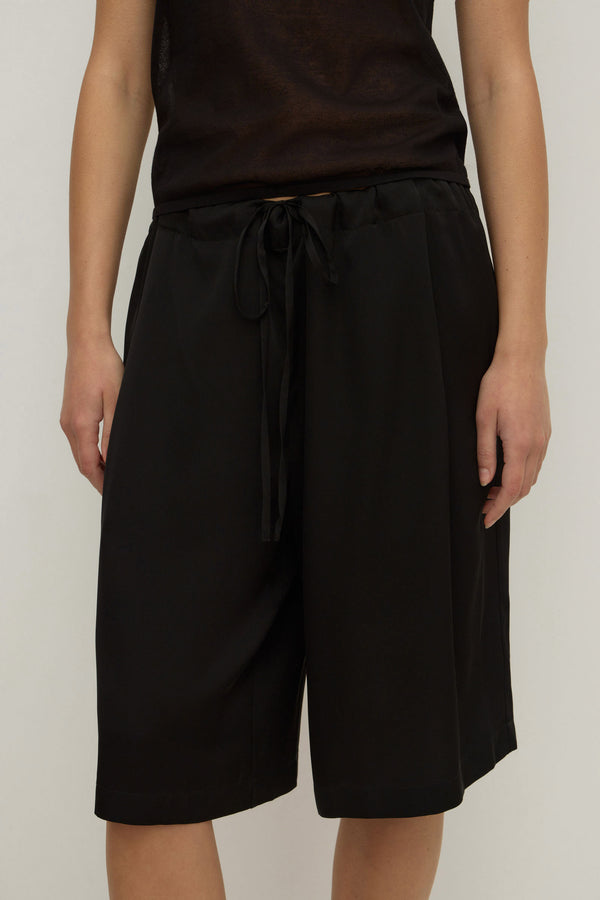 Amaris_Silk_Short_Black_2184