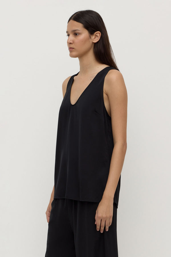Amaris_Silk_Tank_Black_2385