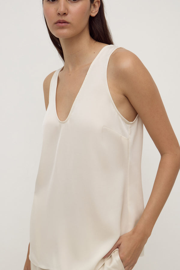 Amaris_Silk_Tank_Cream_0842