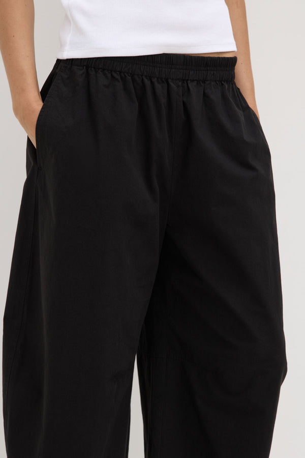 Lola_Barrel_Pant_Black_1617 1jpeg
