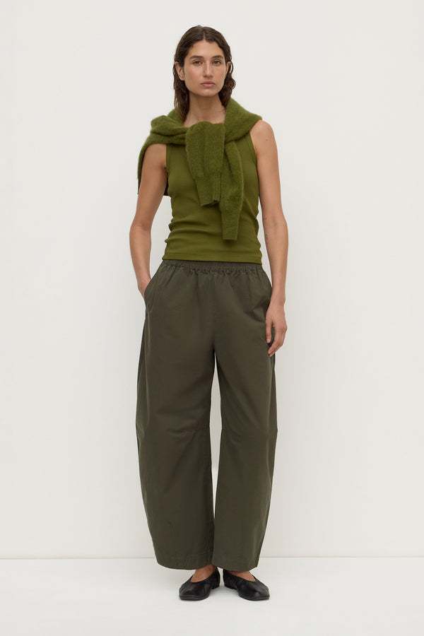 Lola_Barrel_Pant_Dark_Military_0713