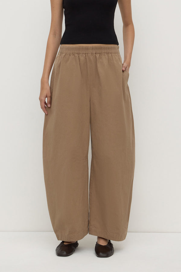 Lola_Barrel_Pant_Dark_Tan_1497