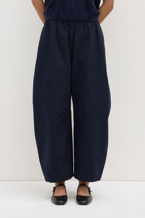 Lola_Barrel_Pant_Navy_1426jpeg