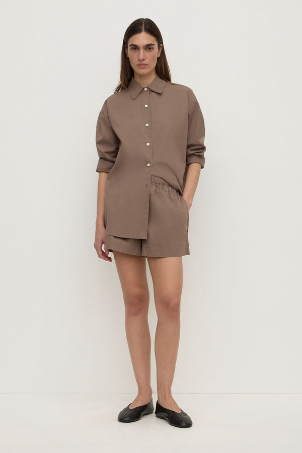 Micha_Poplin_LS_Shirt_Dark_Sand_2049