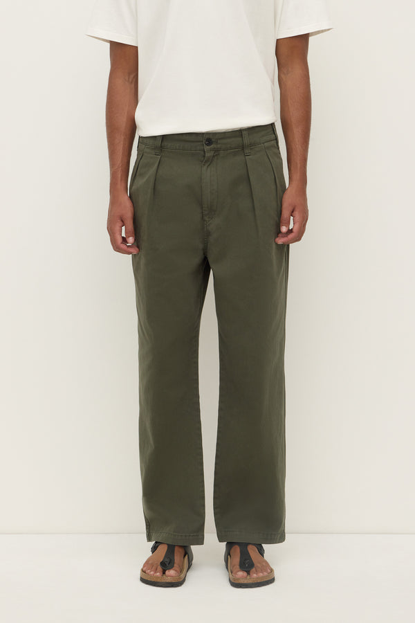 Miles_Pleated_Chino_Moss_0893