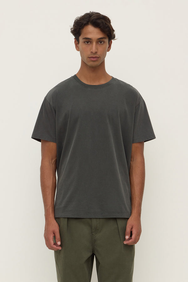 Oli_Tee_Charcoal_0870