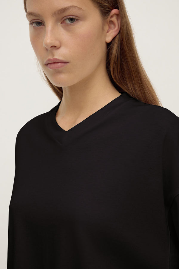 Stella_V_Neck_Oversized_LS_Tee_Black_4