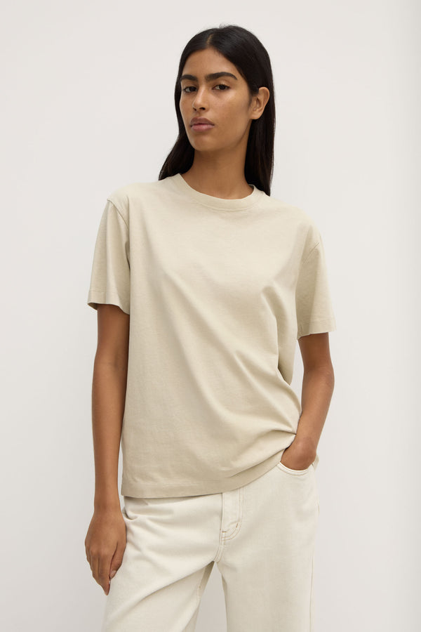 Womens_Organic_Base_Tee_Sandstone_0633