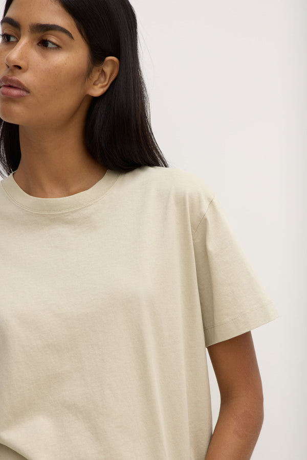 Womens_Organic_Base_Tee_Sandstone_0634